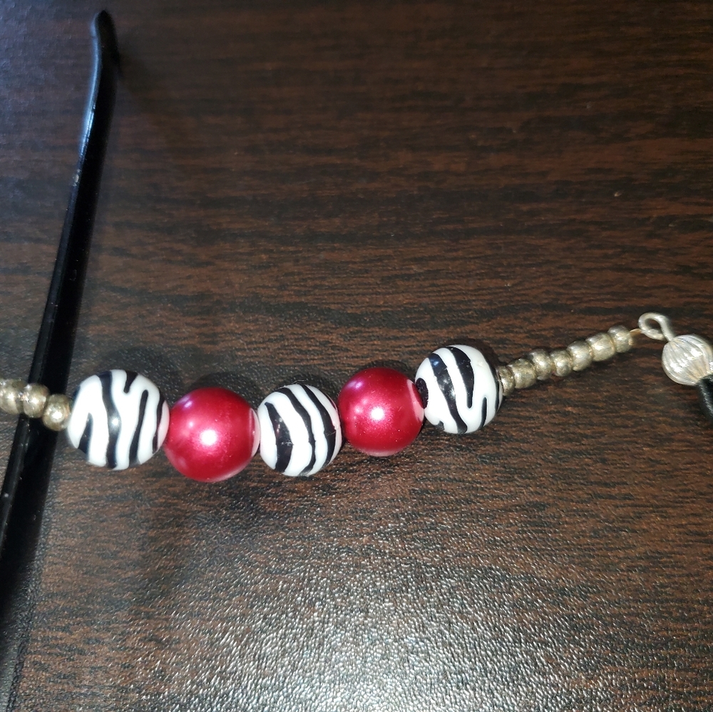 Handmade Red Blk & Wht Zebra Eye Glass Necklace - Picture 2 of 2